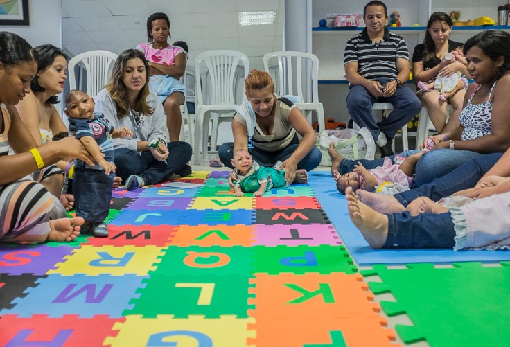 Specialized doctors teach exercises techniques to visually stimu
